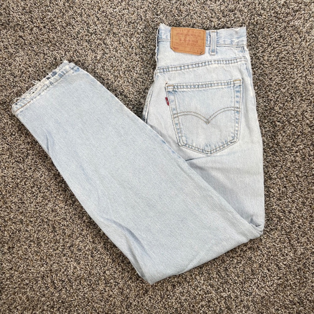 Vintage Levi's 560 Men's 31x31 Jeans USA Made Loose Fit Tapered Leg Light Wash